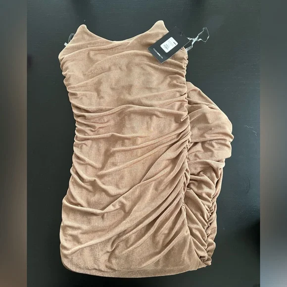 MIDI RUCHED FASHIONNOVA DRESS - Picture 1 of 2